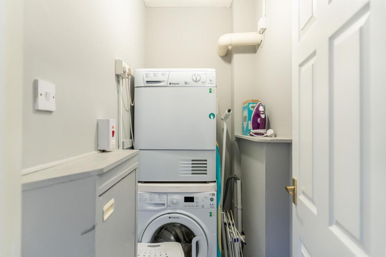 Ground-Fl Two Bedroom Apartment In 앨런다리 외부 사진